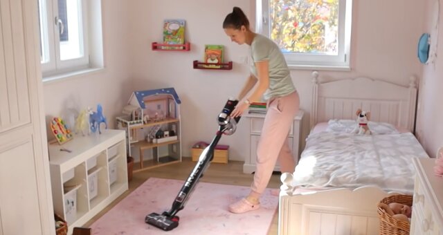 Putzen eines Hauses. Quelle: Screenshot Youtube