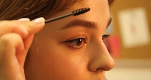 Augenbrauen-Make-up. Quelle: Screenshot Youtube