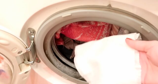 Feuchttuch hilft beim Waschen. Quelle: Screenshot Youtube