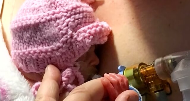 Neugeborene Francesca Bradley-Curran. Quelle: Screenshot Youtube