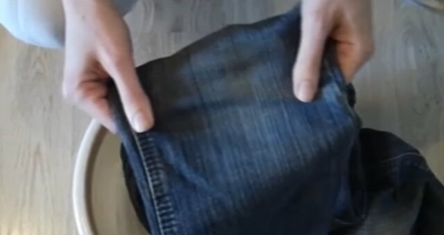 Flecken auf der Jeans. Quelle: Screenshot Youtube