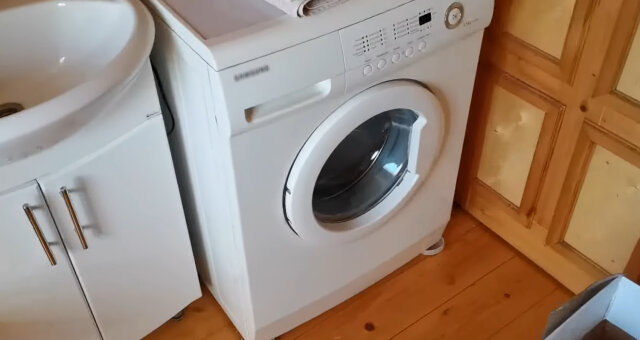 Waschmaschine kann während des Betriebs stark vibrieren. Quelle: Screenshot Youtube